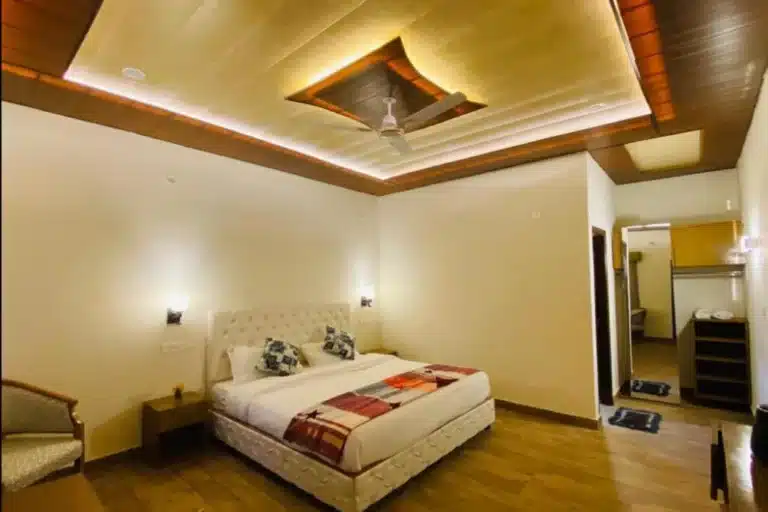 Hotel Room at Char Machan Resort, Guptkashi