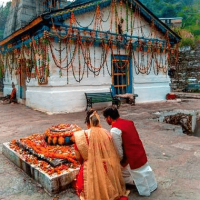 shiv parvati marriage place in triyuginarayan temple